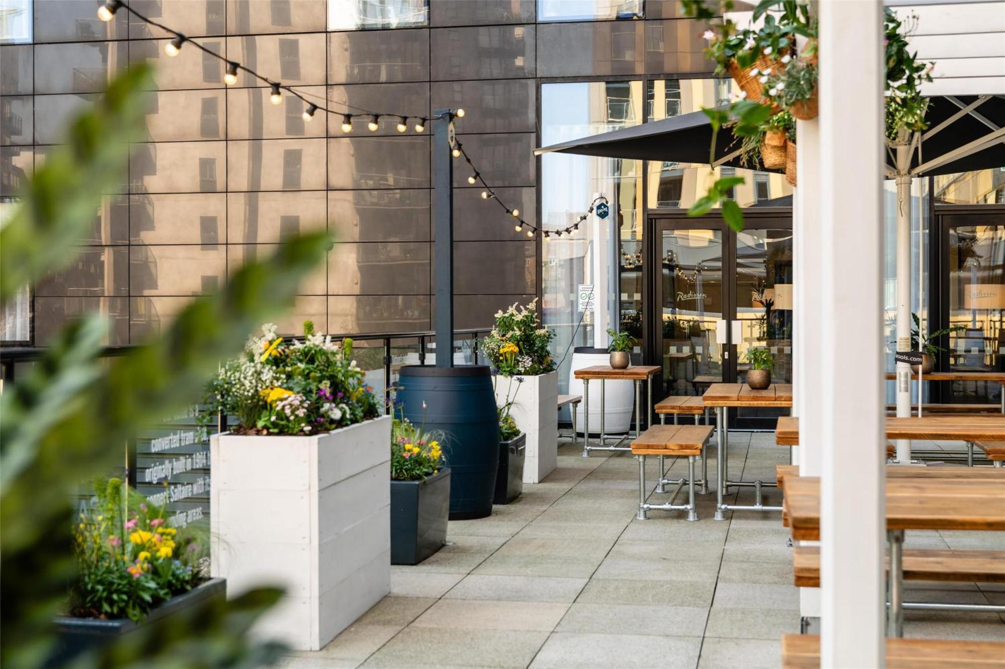 Radisson Hotel Manchester City Centre, A Verified Net Zero Hotel Esterno foto
