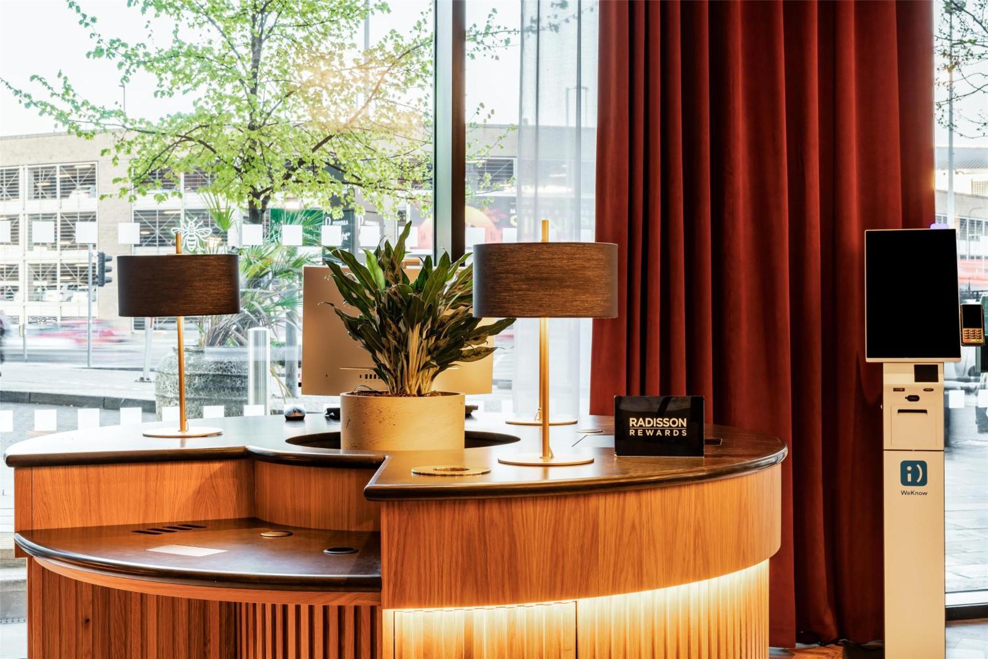 Radisson Hotel Manchester City Centre, A Verified Net Zero Hotel Esterno foto